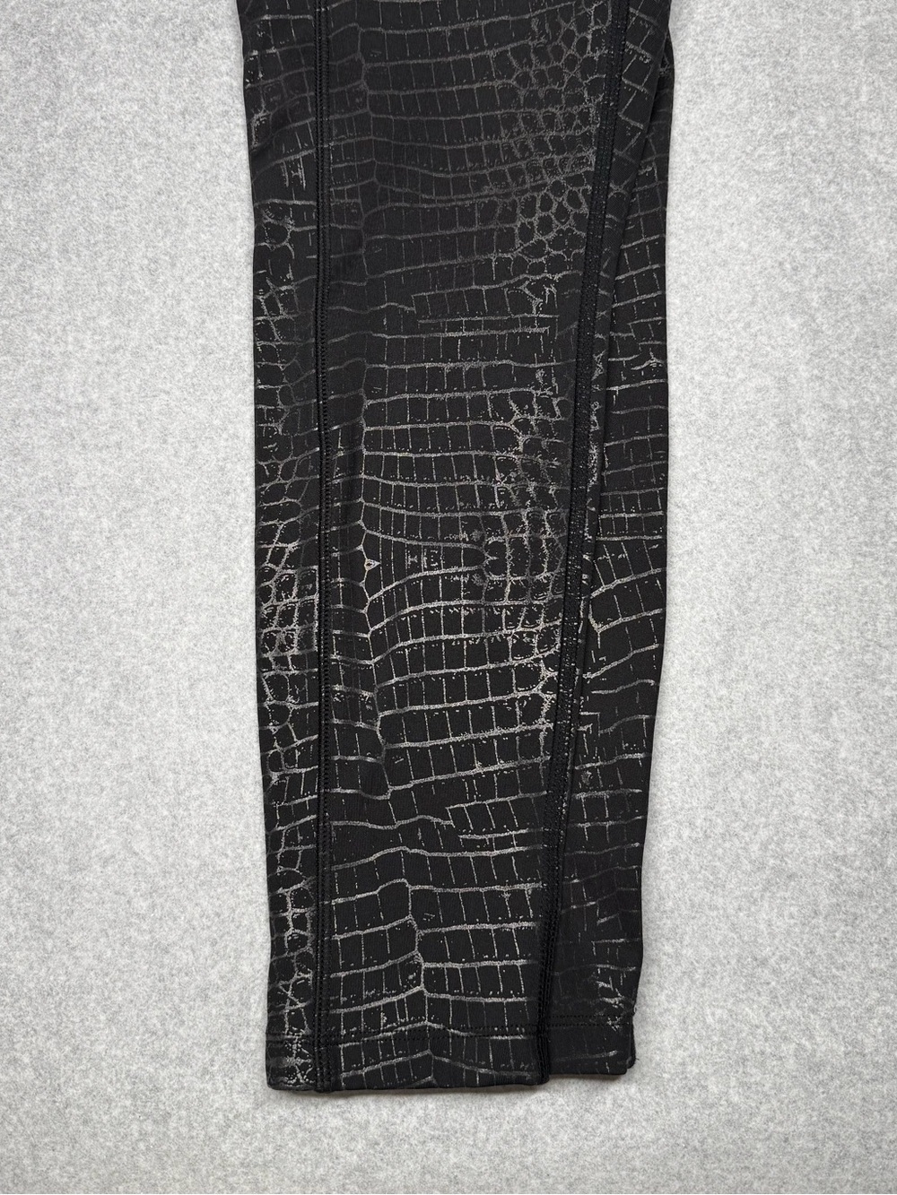 PINK Victoria's Secret Black Croc-Print Leggings - Picture 3 of 8